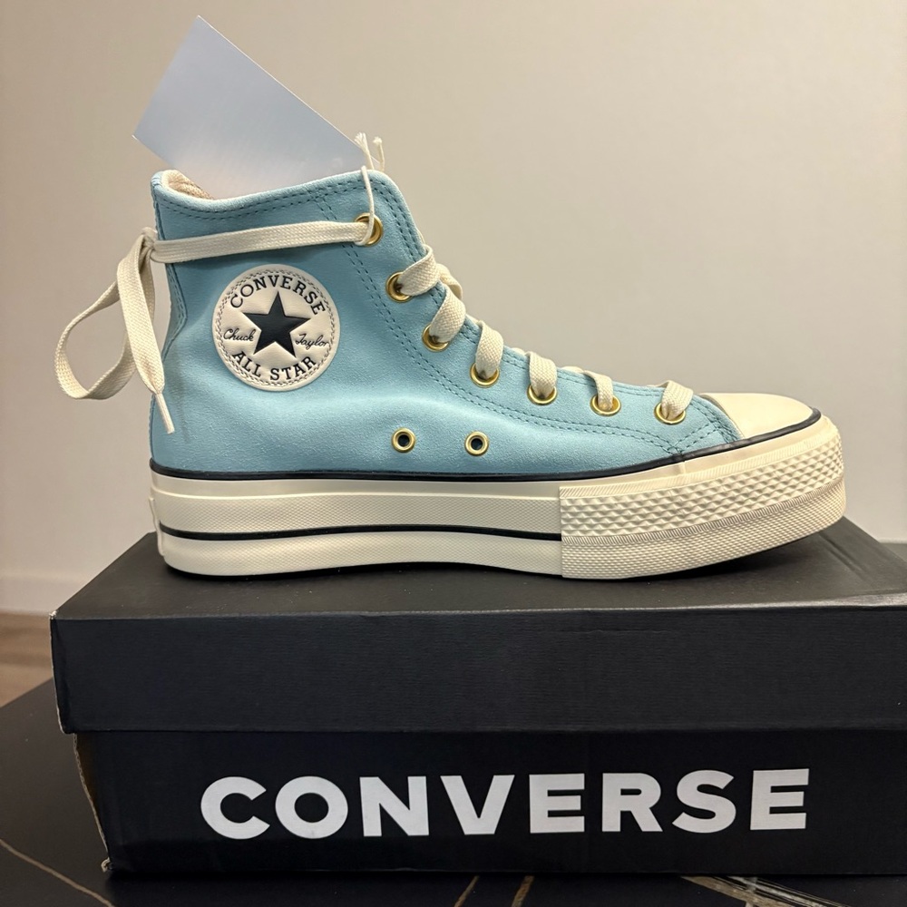 NWT  Converse Women's Chuck Taylor All-Star Platform Lift High Top Shoes
